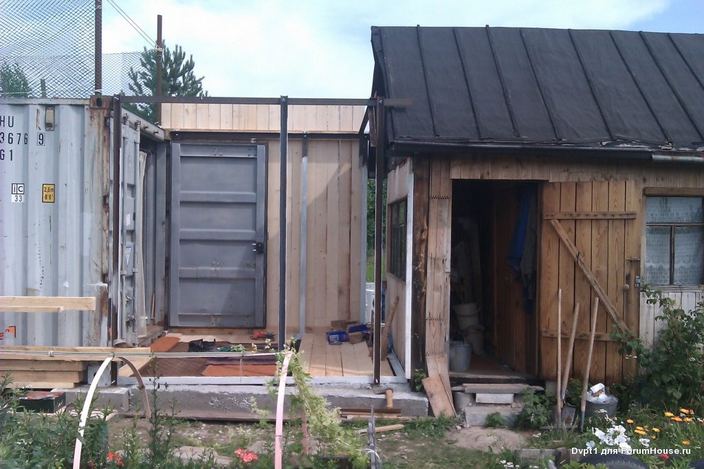 House from the container in the garden